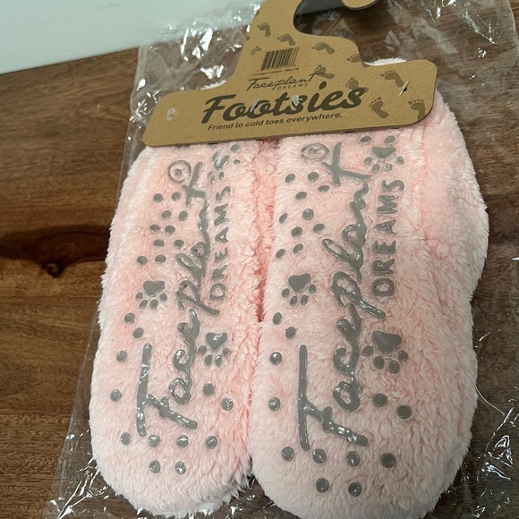 NWT FACEPLANT DREAMS CAT NAPS FOOTSIES SZ MEDIUM - Picture 5 of 7